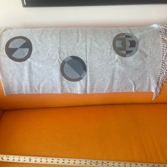 HERMES Gray and Brown Horse reversible SHAWL - Picture 3 of 9